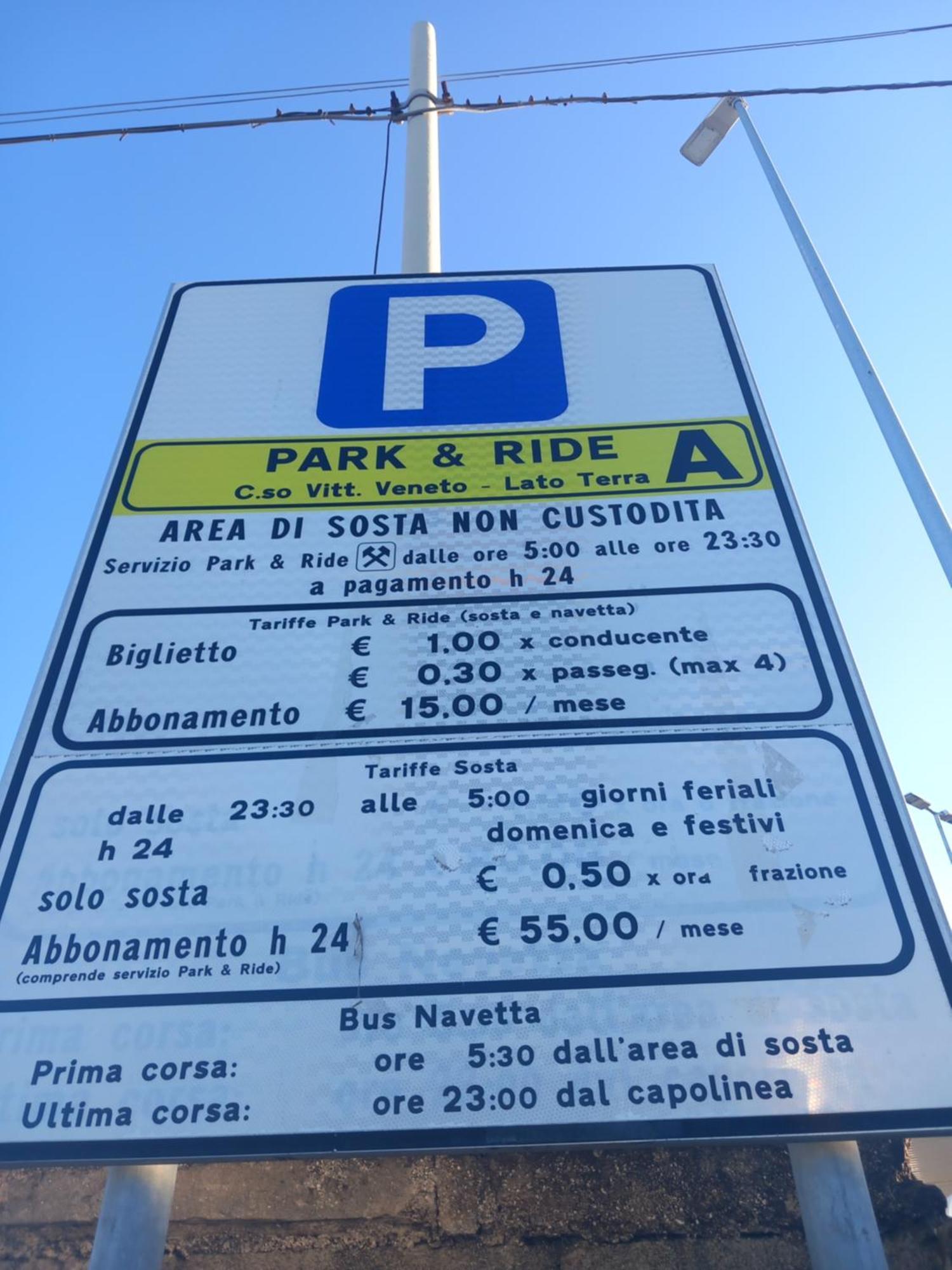 Dimora Albicocca Apartment Bari Bagian luar foto
